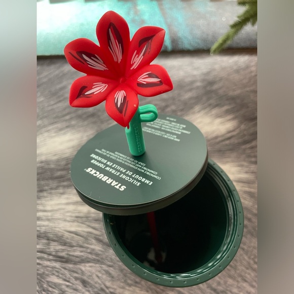 NWT - 2022 Starbucks Woodland Berry Holiday 24oz Tumbler w/ Poinsettia Straw Top - Picture 8 of 9
